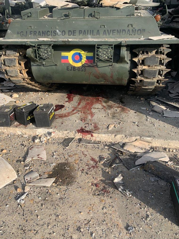 Un tanque de guerra venezolano manchado con sangre. Un tanque de guerra venezolano manchado con sangre.