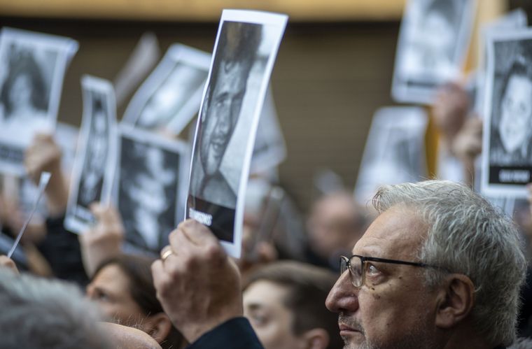A 30 años del atentado, familiares de las víctimas siguen pidiendo justicia Foto: Noticias Argentinas