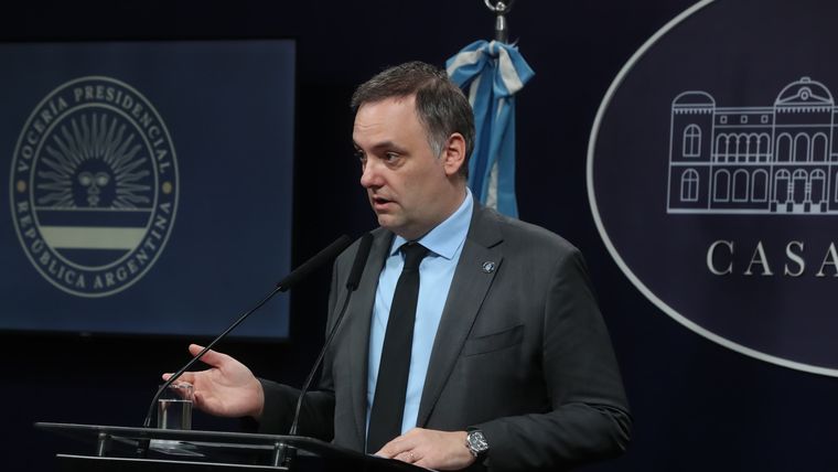 Manuel Adorni será investigado por la justicia