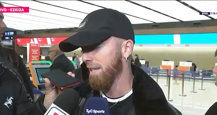 Iker Muniain se fue del país. Foto: Captura