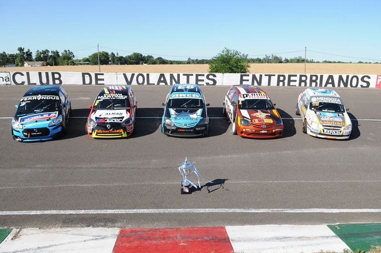 Turismo Pista Clase 3 Los autos de Dino Cassiano, Lucas Yerobi, Martín Badaracco,  Mauro Salvi y Gonzalo Antolin, los candidatos al título de la Clase 3.