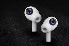 Las cámaras integradas en los AirPods poseerían baja resolución y su función principal es el reconocimiento de objetos para el asistente virtual. Las cámaras integradas en los AirPods poseerían baja resolución y su función principal es el reconocimiento de objetos para el asistente virtual.