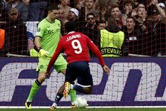 Dibu Martínez ante Lille, clave otra vez. Foto: EFE Dibu Martínez ante Lille, clave otra vez. Foto: EFE