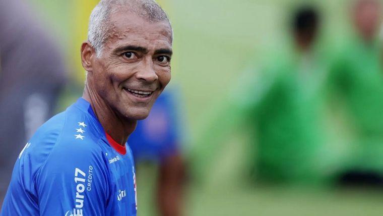 Crack sin tiempo. Aunque los registros oficiales señalan que marcó poco más de 700 goles, el Chapulín dice haber anotado más de mil goles Foto: EFE