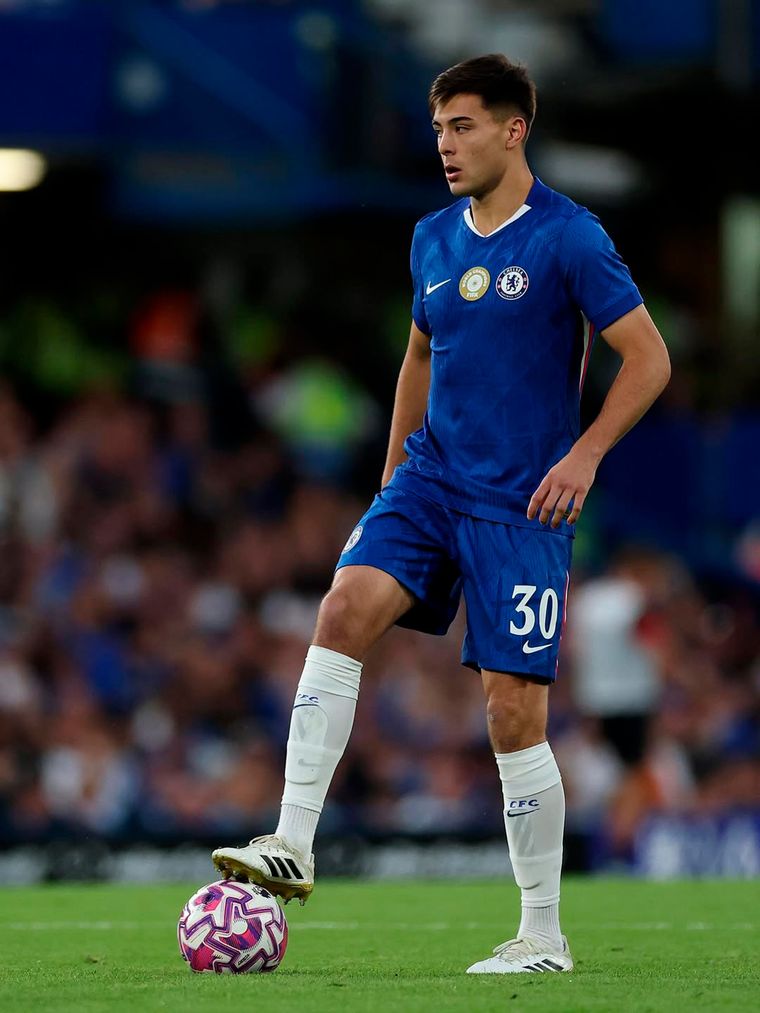 Anselmino apenas jugó un puñado de minutos en Chelsea durante el Mundial de Clubes. Anselmino apenas jugó un puñado de minutos en Chelsea durante el Mundial de Clubes.