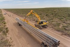 Para el tendido del gasoducto se utilizaron 47.700 caños de 12 metros de largo y de 36 pulgadas de diámetro. Foto: Telam