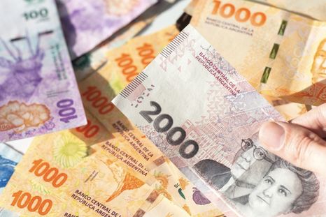 Las tasas de interés van desde el 27,5% y el 37% anual. Las tasas de interés van desde el 27,5% y el 37% anual.