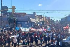 Los docentes y médicos mantienen la protesta en Misiones.
