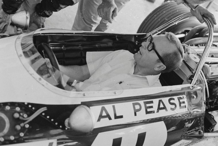 Al Pease quedó en la historia de la Fórmula 1 tras recibir una bandera negra en Canadá 1969 por su peligrosísima lentitud en pista. Al Pease quedó en la historia de la Fórmula 1 tras recibir una bandera negra en Canadá 1969 por su peligrosísima lentitud en pista.
