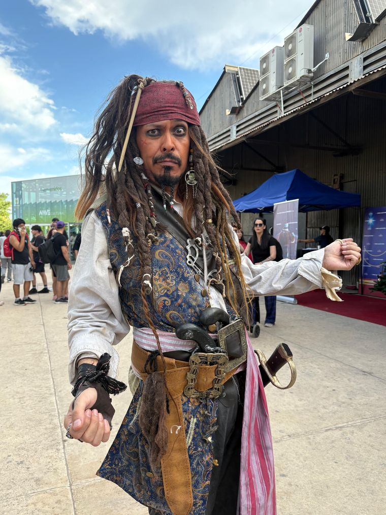 ¡El Capitán Jack Sparrow también asistió a Mendotaku! ¡El Capitán Jack Sparrow también asistió a Mendotaku!