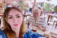 Vanesa junto a su padre Carlos Villagrán. Foto: Instagram