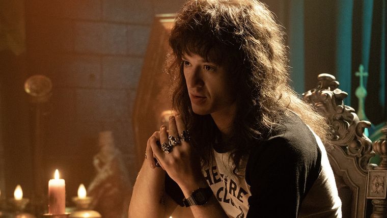 Foto: https://9to5fortnite.com/es/el-actor-eddie-de-stranger-things-se-burla-de-la-escena-de-la-guitarra-en-el-final-asombroso-de-la-temporada-4/