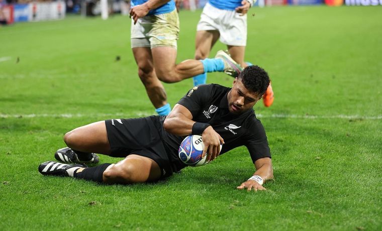 Richie Mounga, el rugbier que entrena con la de Boca. Foto: @richiemounga