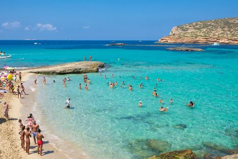 Viral en redes, el video expone los precios de tragos y agua en los clubes más famosos de Ibiza. Viral en redes, el video expone los precios de tragos y agua en los clubes más famosos de Ibiza.