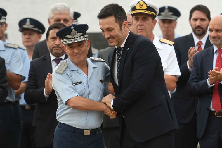 Luis Petri fue a fondo contra Agustín Rossi Foto: Télam