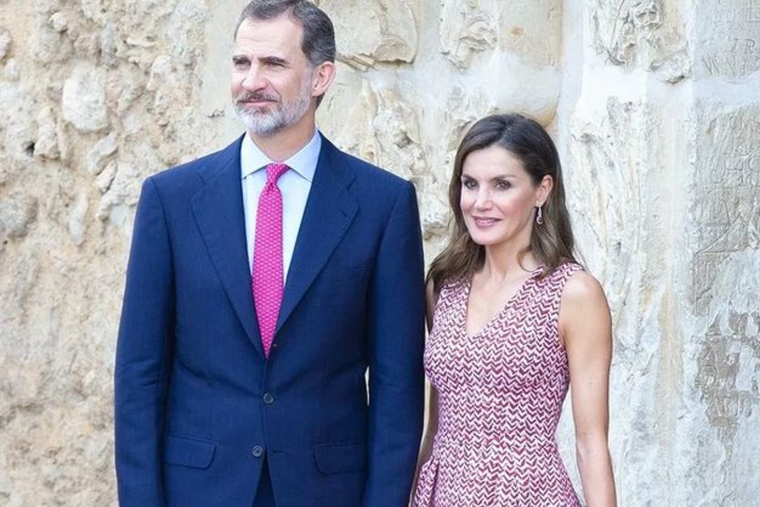 Este fue el llamativo look de Felipe VI que conquistó a todos. Foto: INSTAGRAM @letiziaortizfanss
