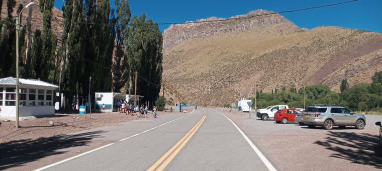 La tormenta generó el cierre preventivo del paso a Chile, pero uno de los caminos que conecta con el vecino país por Mendoza fue habilitado.