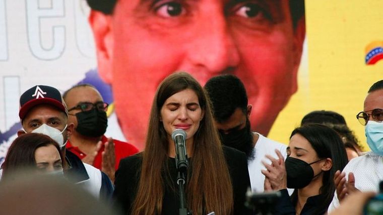 Foto: GETTY IMAGES. Camilla Fabri leyó este domingo en Caracas una carta escrita por su esposo Alex Saab.