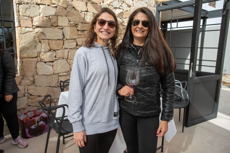 Gisela Fitt y Gabriela Sánchez. Gisela Fitt y Gabriela Sánchez.