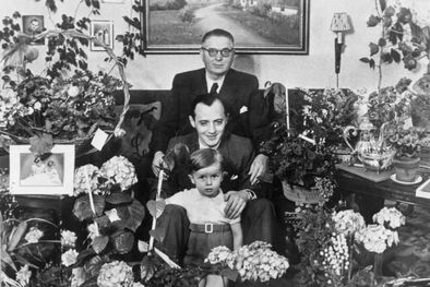 MDZol | Ole Kirk Kristiansen junto a su hijo Godtfred y su nieto Kjeld. Foto: (C) LEGO GROUP