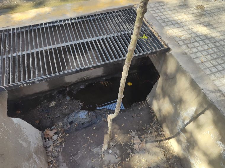 El derrame generó preocupación en pleno centro mendocino