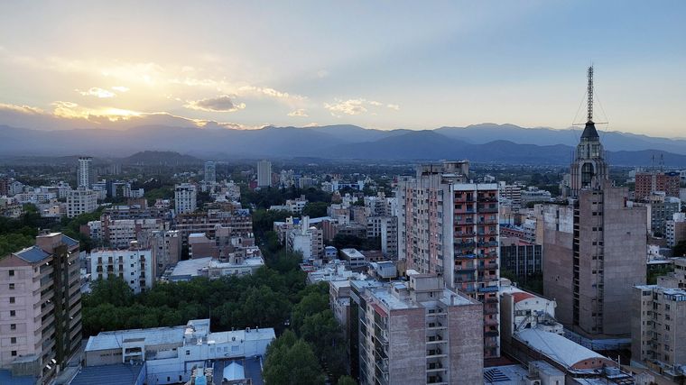 Mendoza tendrá un domingo con condiciones primaverales, cielo mayormente despejado y temperaturas que alcanzarán los 26°.