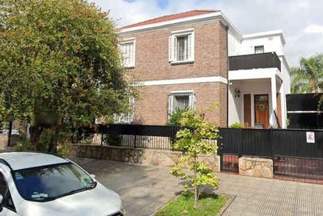 La casa ubicada en la calle Sanabria al 3700, donde ocurrió la tragedia de Villa Devoto. Foto: X. La casa ubicada en la calle Sanabria al 3700, donde ocurrió la tragedia de Villa Devoto. Foto: X.