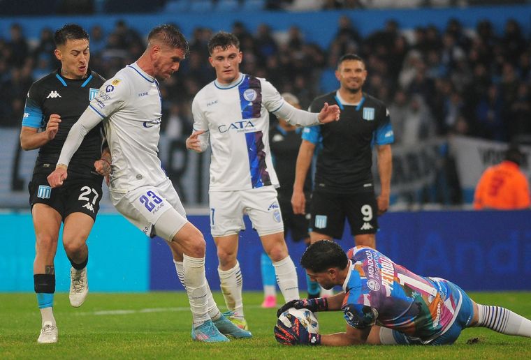 El Tomba se volvió con las manos vacías de Buenos Aires. Foto: Fotobaires