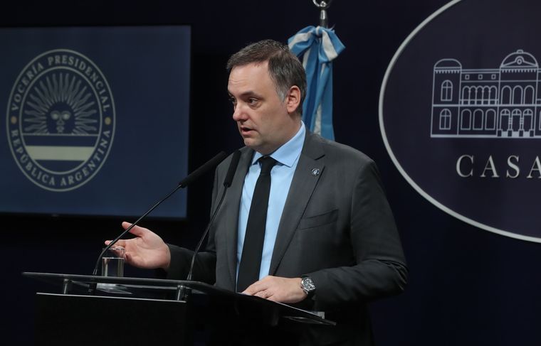 Manuel Adorni formalizó el llamado a sesiones extraordinarias