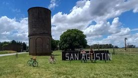 San Agustín conserva el perfil de pueblo rural bonaerense, pero con una obra de Salamone que cambia la escena. San Agustín conserva el perfil de pueblo rural bonaerense, pero con una obra de Salamone que cambia la escena.