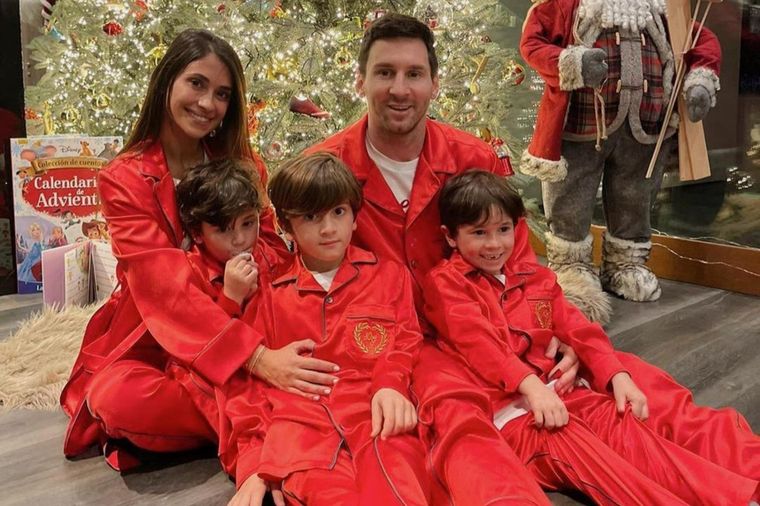 Les deseamos una navidad llena de amor y salud. Feliz navidad, escribió Antonela Roccuzzo.