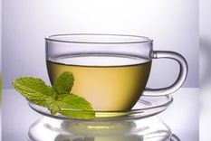 Un té de menta todo lo puede. Fuente: Freepik.
