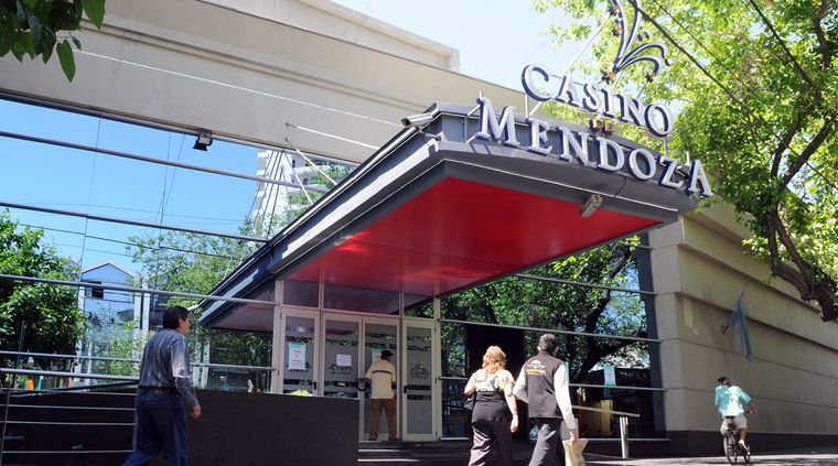 Un ex socio de Cristóbal López tendrá la concesión de las máquinas tragamonedas del Casino de Mendoza por 10 años. Foto: MDZ