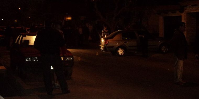 Imagen de la noche del crimen. A la derecha, el auto de María Lourdes Gordillo. Foto: MDZ