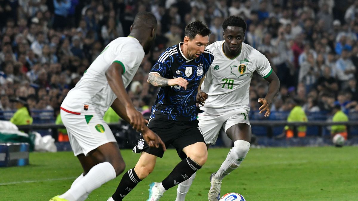 Con solo 45 minutos de Messi, Argentina le ganó 2-1 a Mauritania en un discreto amistoso en la Bombonera