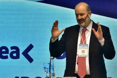 Federico Sturzenegger durante su exposición en el Coloquio de IDEA Foto: NA