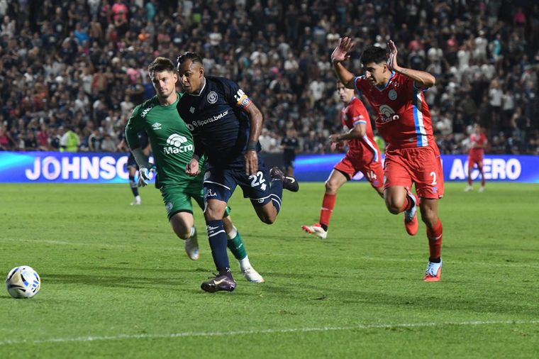 Independiente Rivadavia perdió ante Belgrano en el Gargantini.