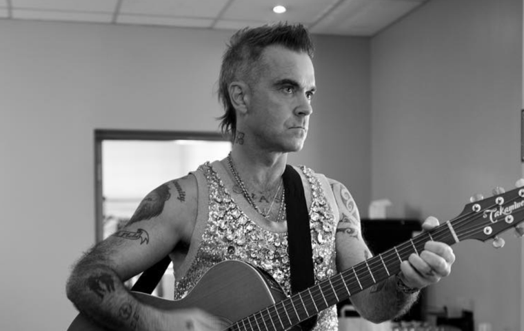 Robbie Williams nos ha dado grandes clásicos musicales con su talento y carisma