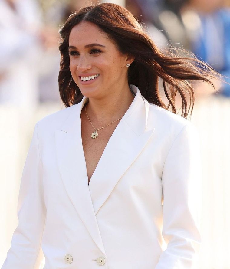 Meghan Markle propone revisar nuestros looks y fusionar el estilo tendencia y clásico Foto: Instagram