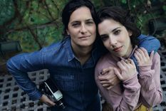 Agustina Macri y Vera Spinetta en una foto del rodaje de la película Soledad