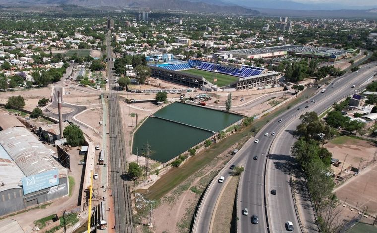 Vista aérea de los trabajos de modernización del Estadio Gambarte. Foto: Prensa Municipalidad de Godoy Cruz