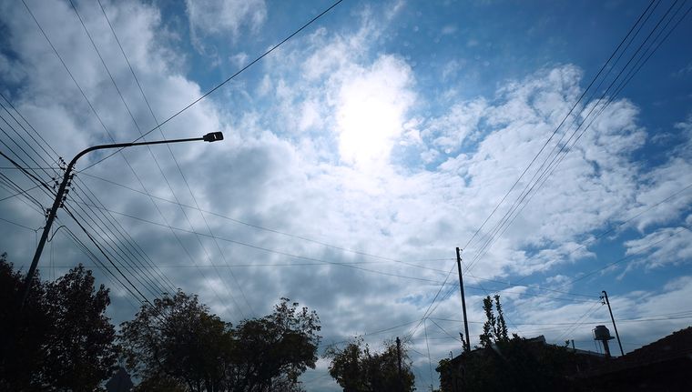 El jueves en Mendoza se presentará con cielo parcialmente nublado y temperaturas agradables. Foto: Rodrigo DAngelo / MDZ