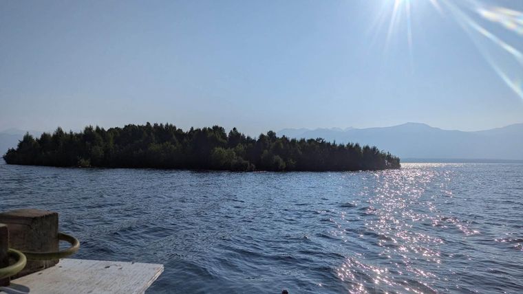 La isla flotante fue avistada por primera vez por navegantes a mediados de agosto.