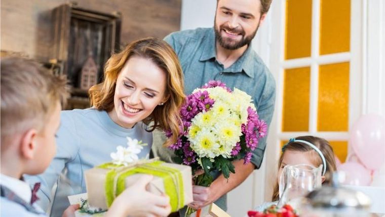 El Día de la Madre es una oportunidad excelente para los comerciantes de tarjetas, flores y otros regalos.