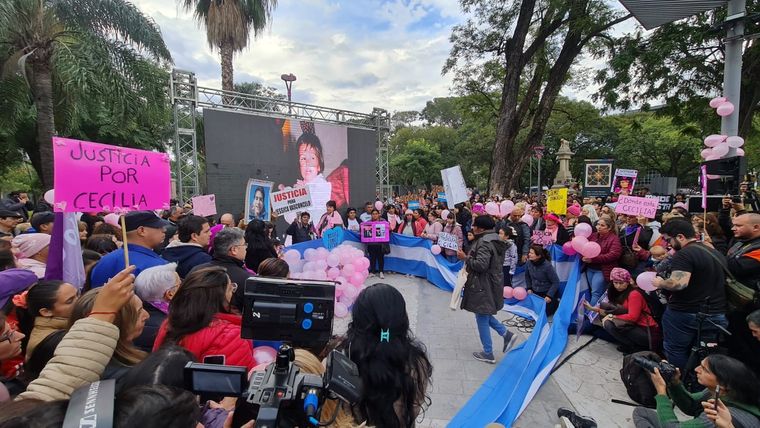La madre de Cecilia encabeza esta tarde un homenaje a su hija desaparecida.