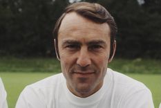 dolor por la muerte de una gloria del futbol ingles