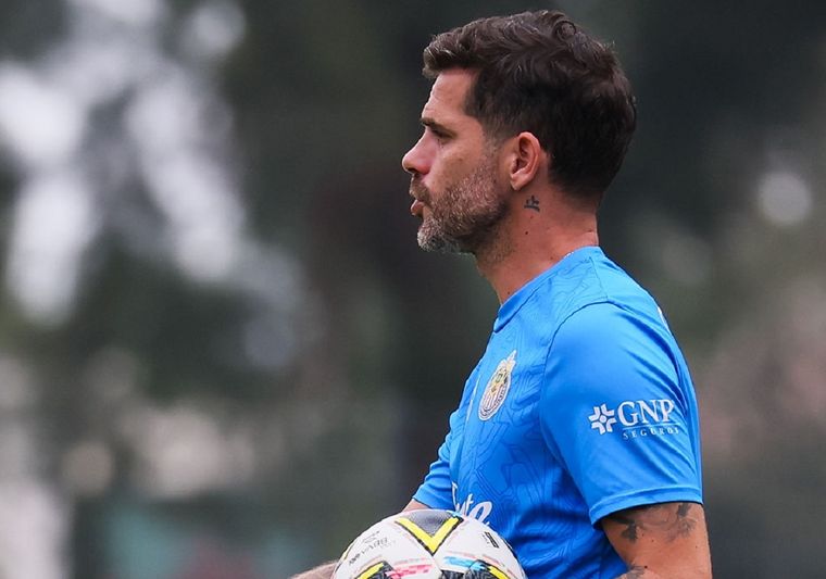 Gago sigue en México y la novela se estira Foto: Chivas de Guadalajara