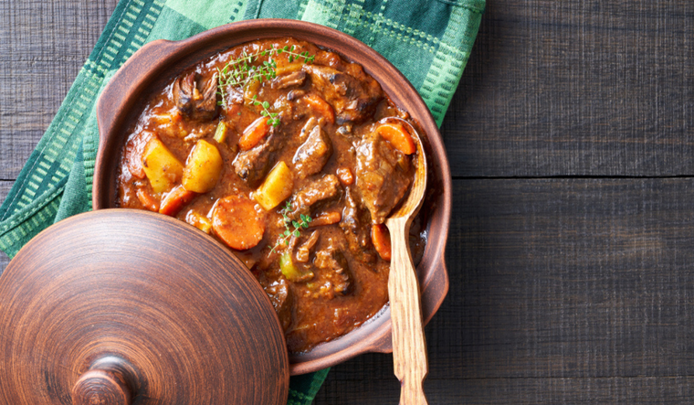 Cómo hacer estofado de carne con papas fácil y delicioso Foto: Shutterstock