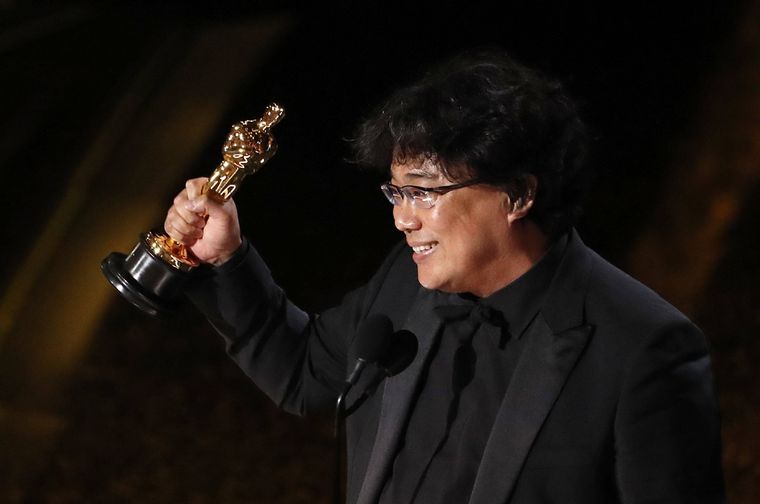 Bong Joon-ho, el director surcoreano que hizo historia en el Oscar al llevarse los premios a Mejor película y Mejor película internacional.