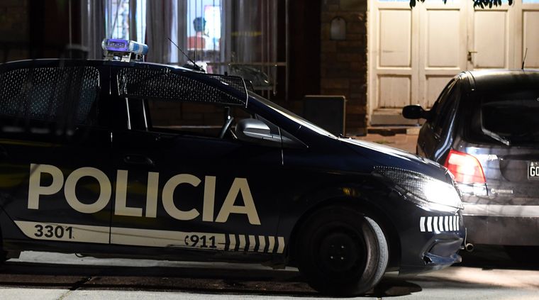 Un joven había planeado festejar el Día del Amigo degustando unos panchos, pero no pudo Foto: ALF PONCE MERCADO / MDZ